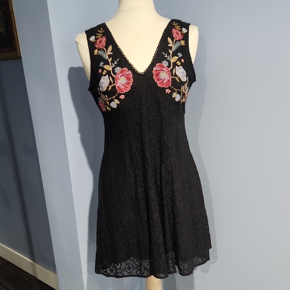 Xhilaration black lace dress embroidered flowers Size Medium